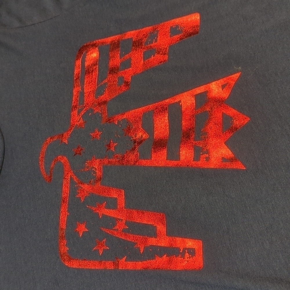 VINTAGE style tee with red foil image - Picture 2 of 3